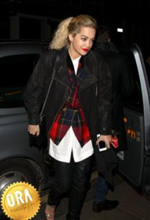 Rita Ora feet photo thumbnail