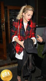 Rita Ora feet photo thumbnail