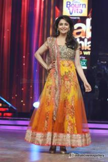 Madhuri Dixit feet photo thumbnail