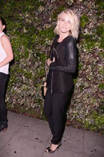 Julianne Hough feet photo thumbnail