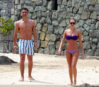 Jessica Alba feet photo thumbnail