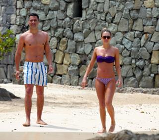 Jessica Alba feet photo thumbnail