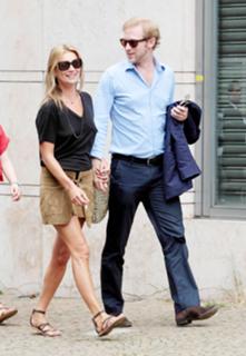 Kate Moss feet photo thumbnail
