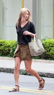 Kate Moss feet photo thumbnail