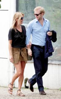 Kate Moss feet photo thumbnail
