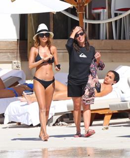 Nicole Richie feet photo thumbnail