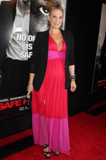 Molly Sims feet photo thumbnail