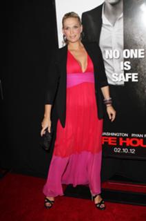 Molly Sims feet photo thumbnail