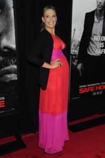 Molly Sims feet photo thumbnail