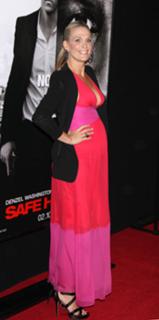 Molly Sims feet photo thumbnail