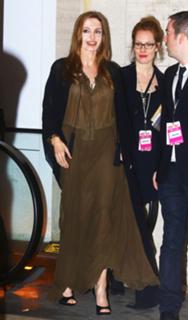 Angelina Jolie feet photo thumbnail