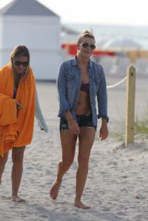 LeAnn Rimes feet photo thumbnail