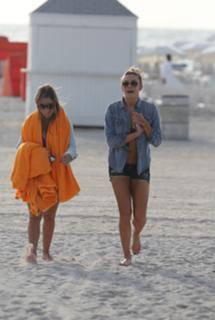 LeAnn Rimes feet photo thumbnail