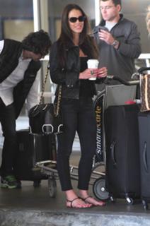 Jessica Lowndes feet photo thumbnail