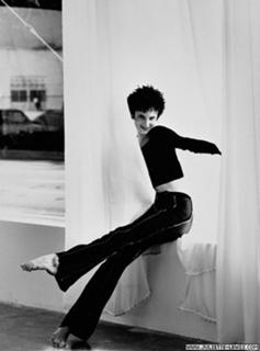 Juliette Lewis feet photo thumbnail