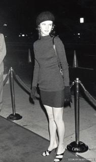 Juliette Lewis feet photo thumbnail