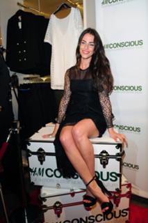 Jessica Lowndes feet photo thumbnail