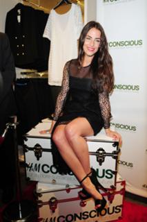 Jessica Lowndes feet photo thumbnail