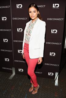 Olivia Culpo feet photo thumbnail