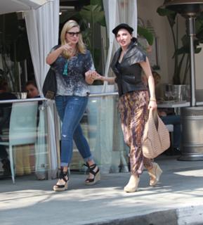 Natasha Henstridge feet photo thumbnail