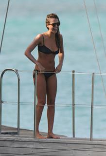 Jessica Alba feet photo thumbnail
