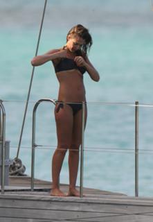 Jessica Alba feet photo thumbnail