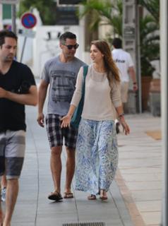 Jessica Alba feet photo thumbnail