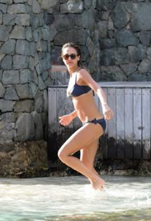 Jessica Alba feet photo thumbnail