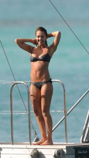 Jessica Alba feet photo thumbnail