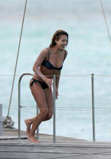 Jessica Alba feet photo thumbnail