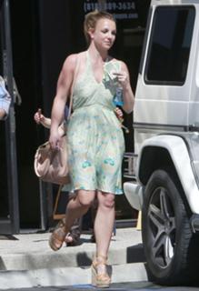 Britney Spears feet photo thumbnail