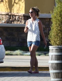 Britney Spears feet photo thumbnail