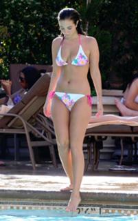 Tulisa feet photo thumbnail