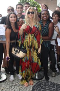 Fergie feet photo thumbnail