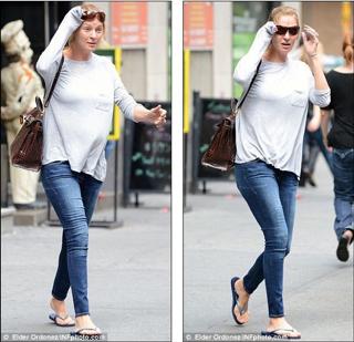 Uma Thurman feet photo thumbnail