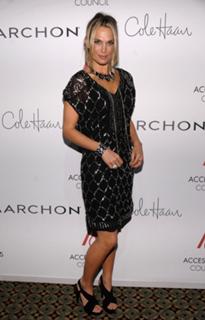 Molly Sims feet photo thumbnail