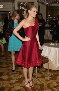 Molly Sims feet photo thumbnail