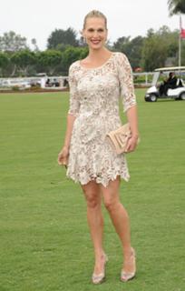 Molly Sims feet photo thumbnail