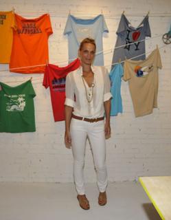 Molly Sims feet photo thumbnail