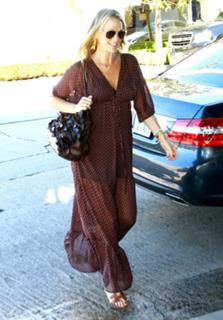 Molly Sims feet photo thumbnail