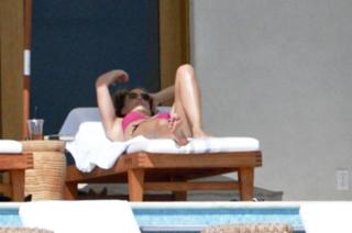 Molly Sims feet photo thumbnail