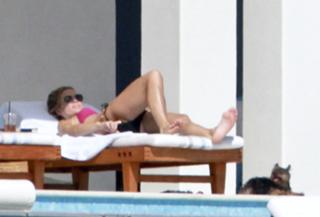 Molly Sims feet photo thumbnail