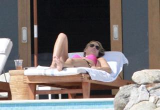 Molly Sims feet photo thumbnail
