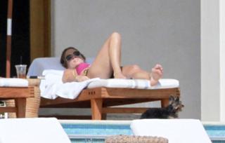 Molly Sims feet photo thumbnail