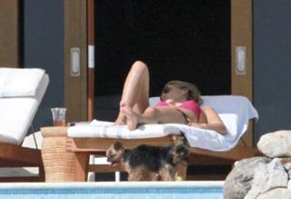 Molly Sims feet photo thumbnail