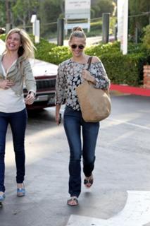 Molly Sims feet photo thumbnail