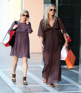 Molly Sims feet photo thumbnail