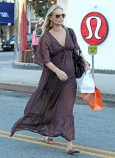 Molly Sims feet photo thumbnail