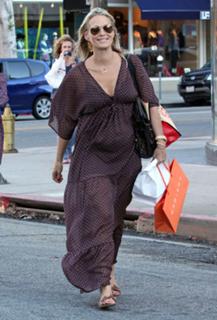 Molly Sims feet photo thumbnail