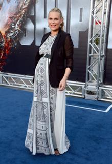 Molly Sims feet photo thumbnail